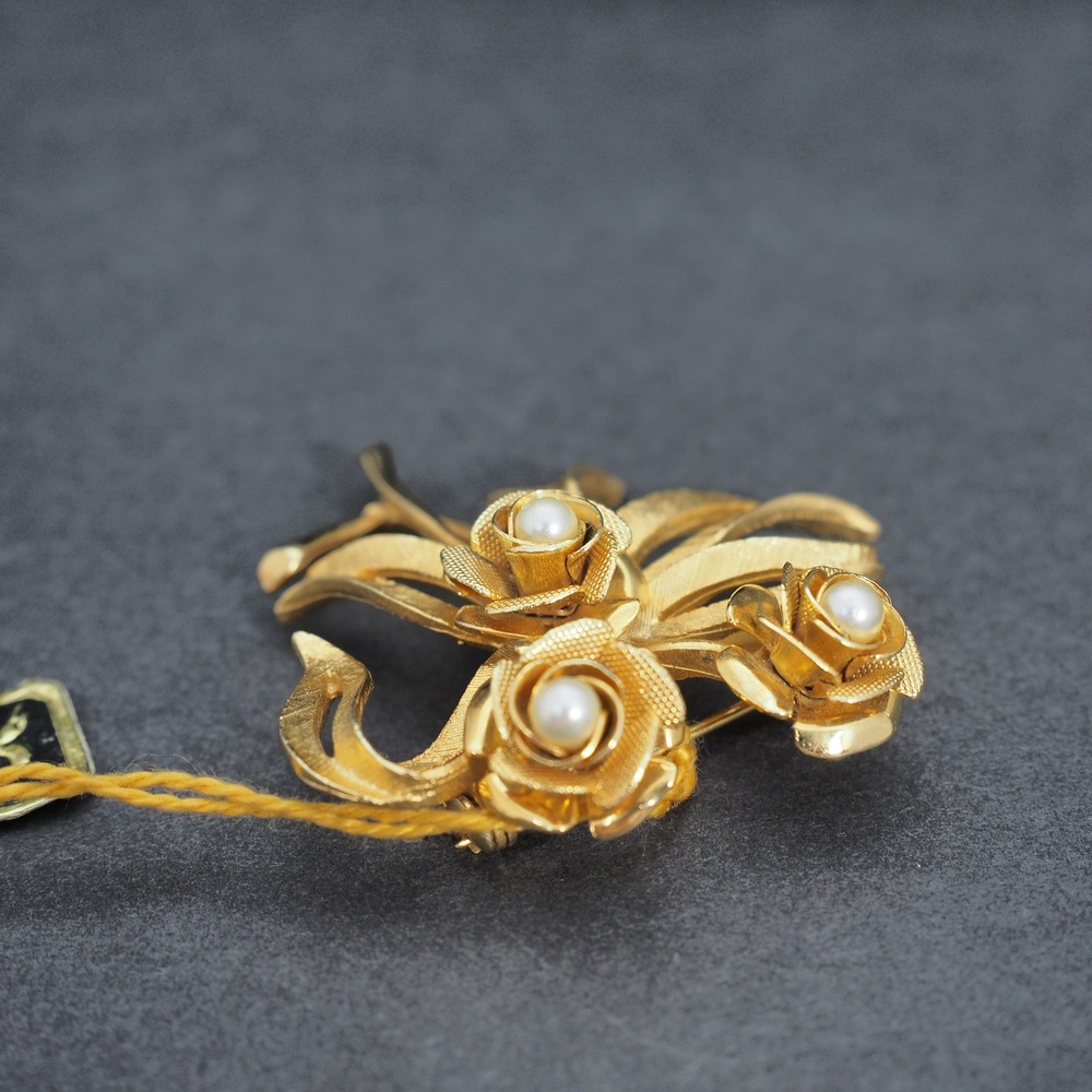 Coro Rose Brooch Pin Gold Tone Pearl Flower Bouquet Ribbon Bow Textured Vintage - Picture 5 of 13